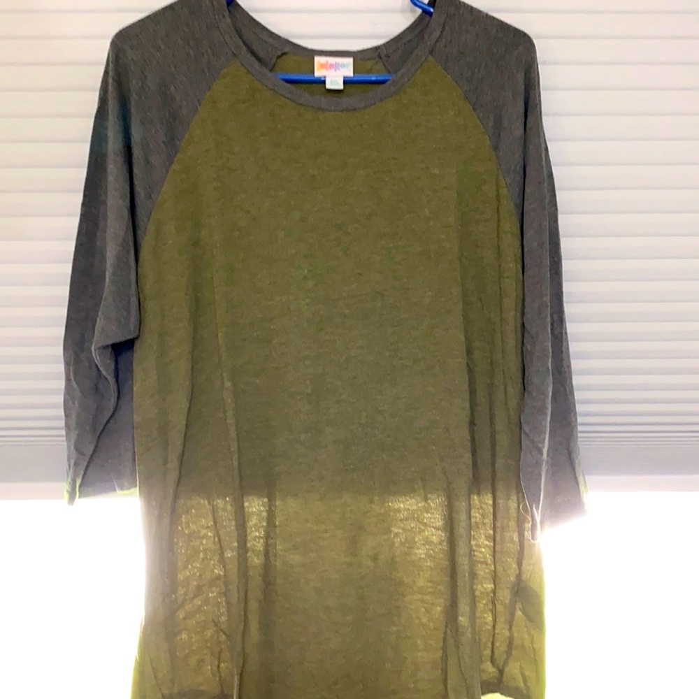 Three-quarter length sleeve T-shirt